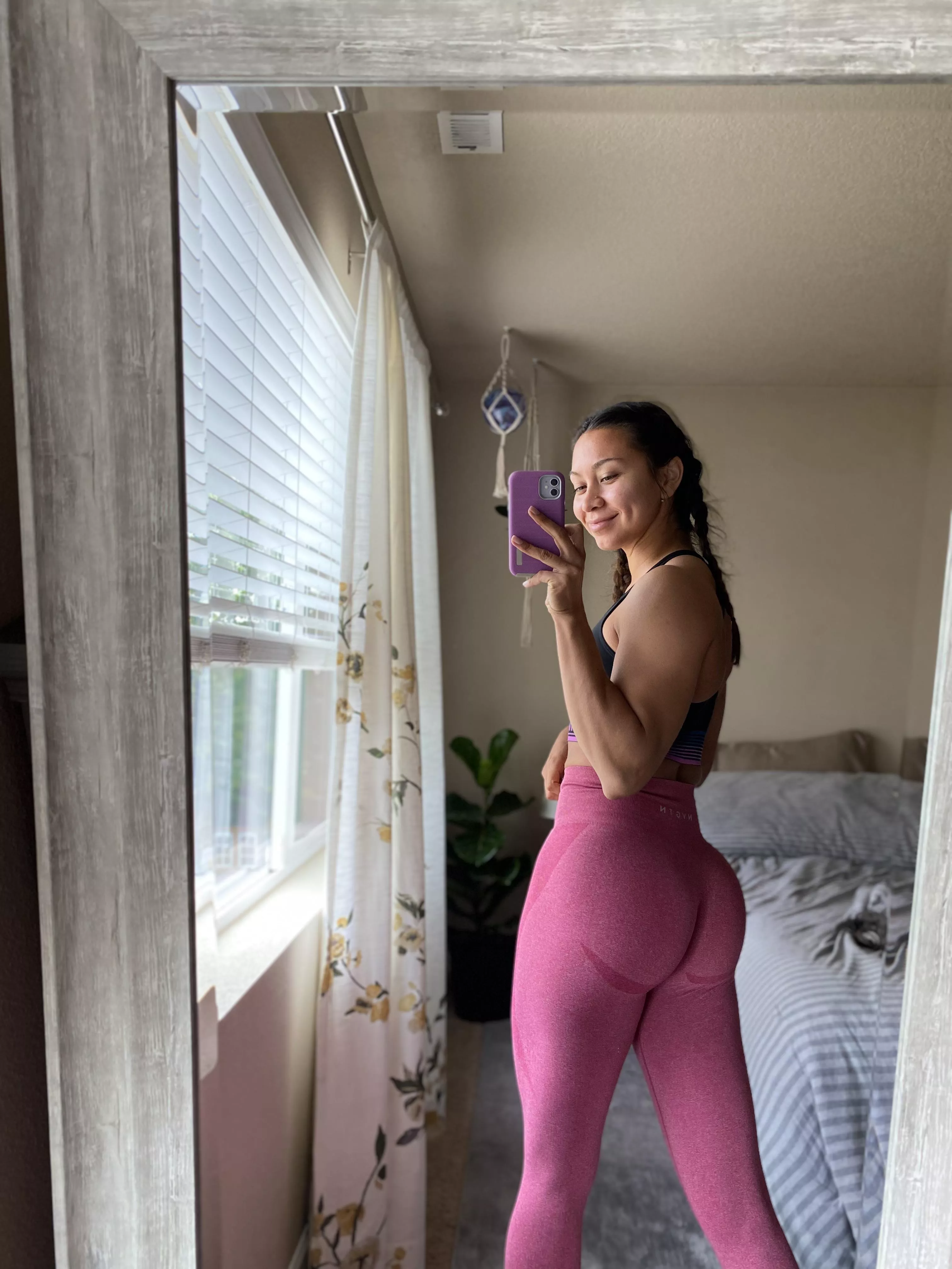 These leggings absolutely doing gods work holding up my booty 😛😜 posted by FitTiaOF