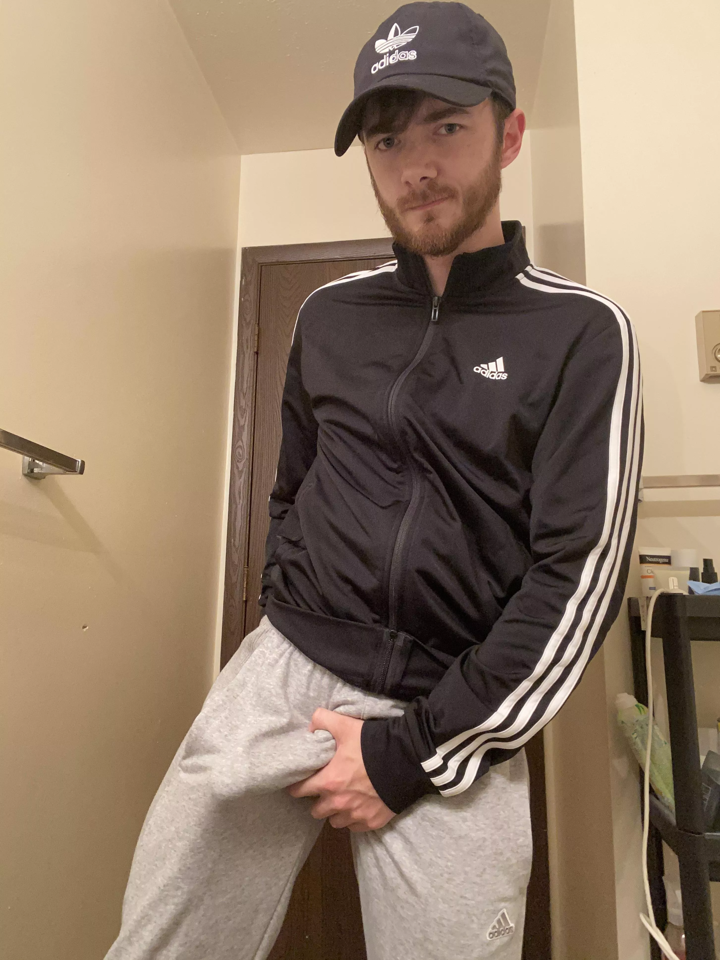 these sweatpants make me horny posted by blothesho