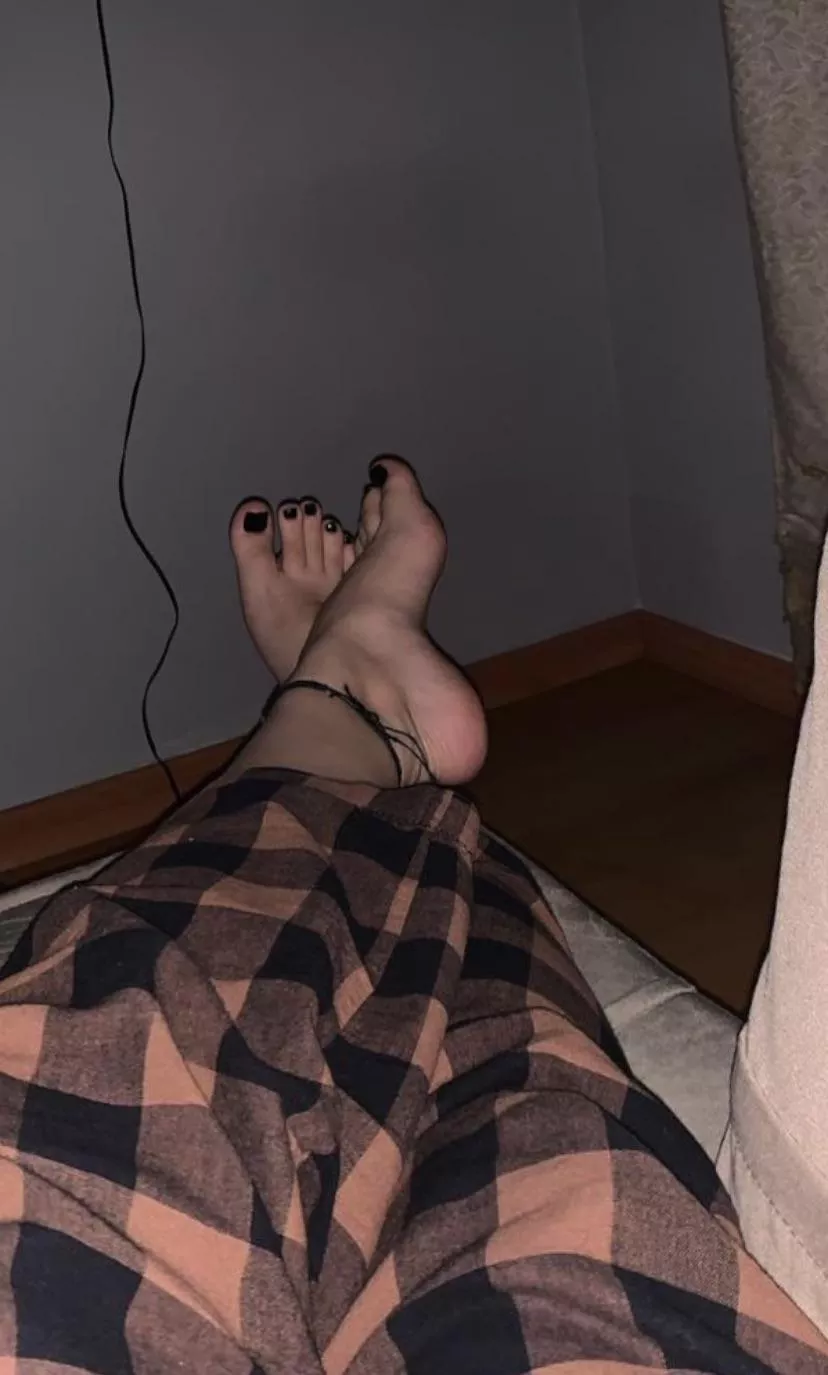 they r tired n a lil sweaty, need a clean to relax 👅 dms/pms r welcome posted by pessbeach