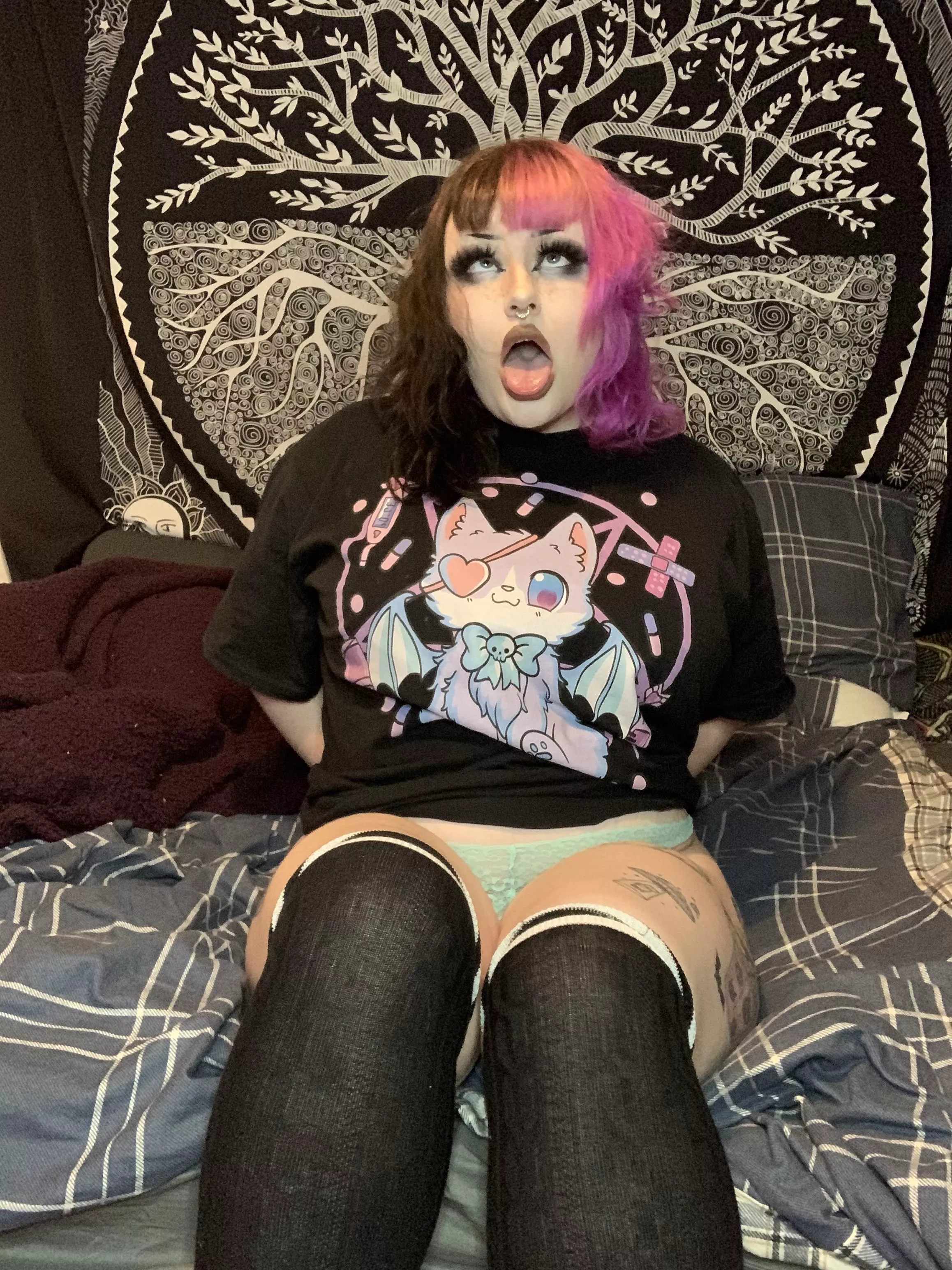 Thicc thigh kitty posted by cherrydoll420