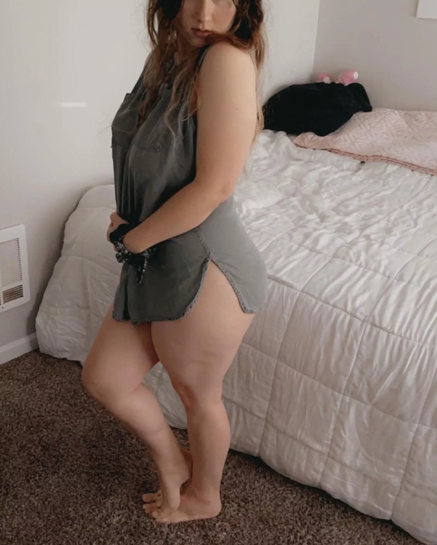 THICK Brunette Slut🔞 SUBSCRIBE to my FREE OnlyFans Link in the comments ⬇️ posted by megsmokes95