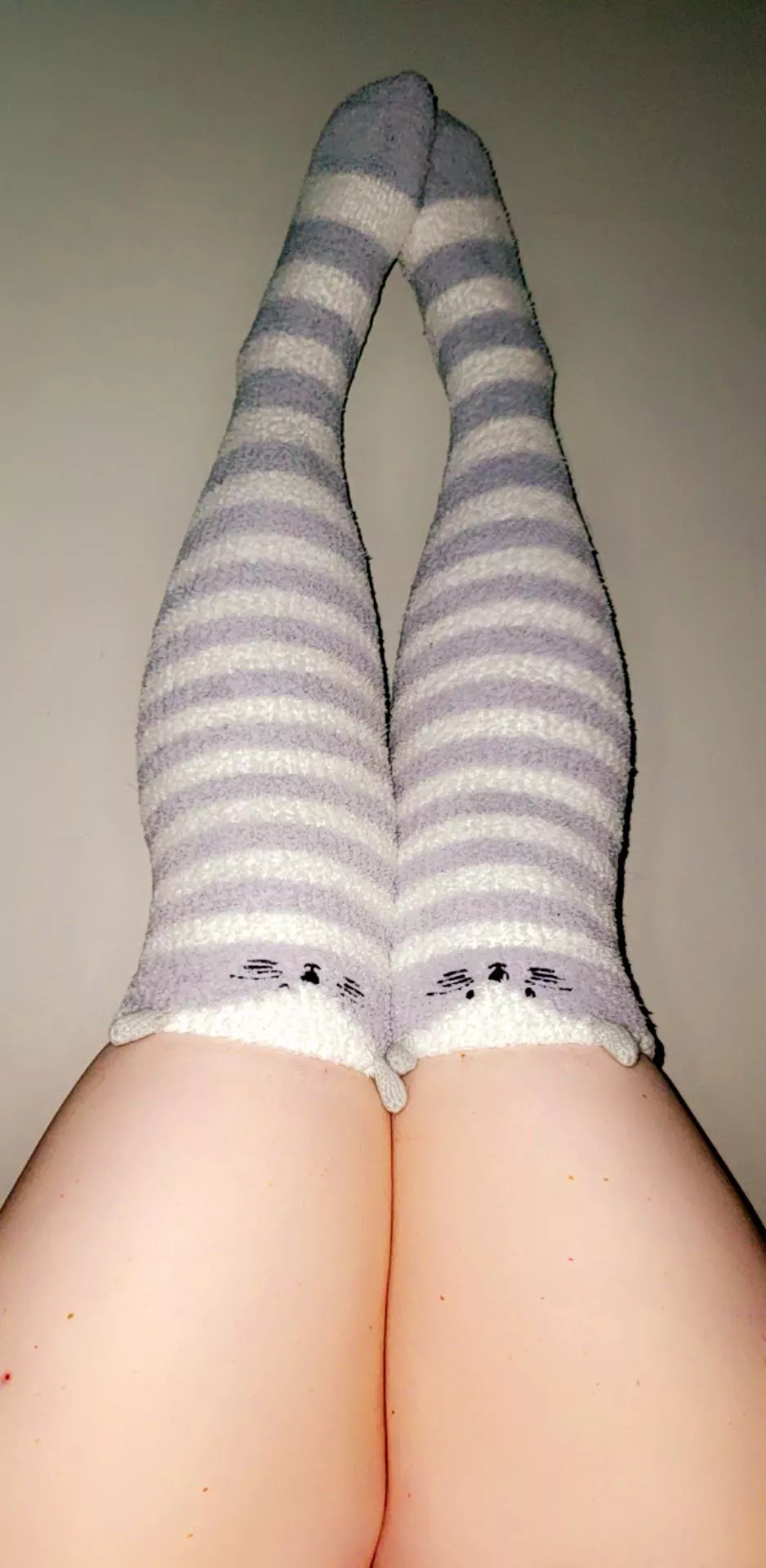 Thick kitty in some kitty socks🐈‍⬛🥀🖤 posted by foxxcii