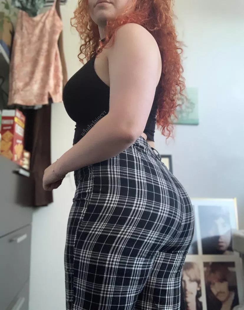 thick redhead gf, anyone? posted by babylainey1