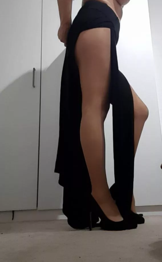 Thigh high splits 🖤 posted by cumandplay_