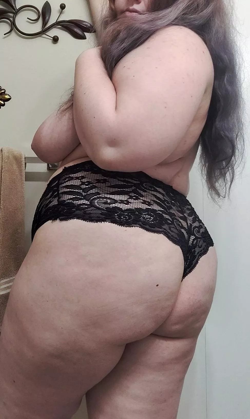 Think you could handle my phat booty? posted by madimoonnsw