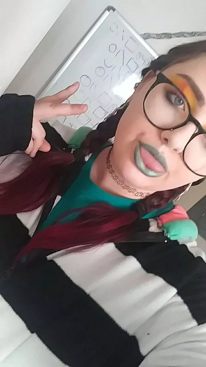 This is a picture from halloween of last year. I'm alone today and feeling like there's no reason to dress up... halloween is my favorite and it doesn't feel special at all today :( seeing everyone together is making me so sad, but I'm sending everyo posted by LadyBeanStalk