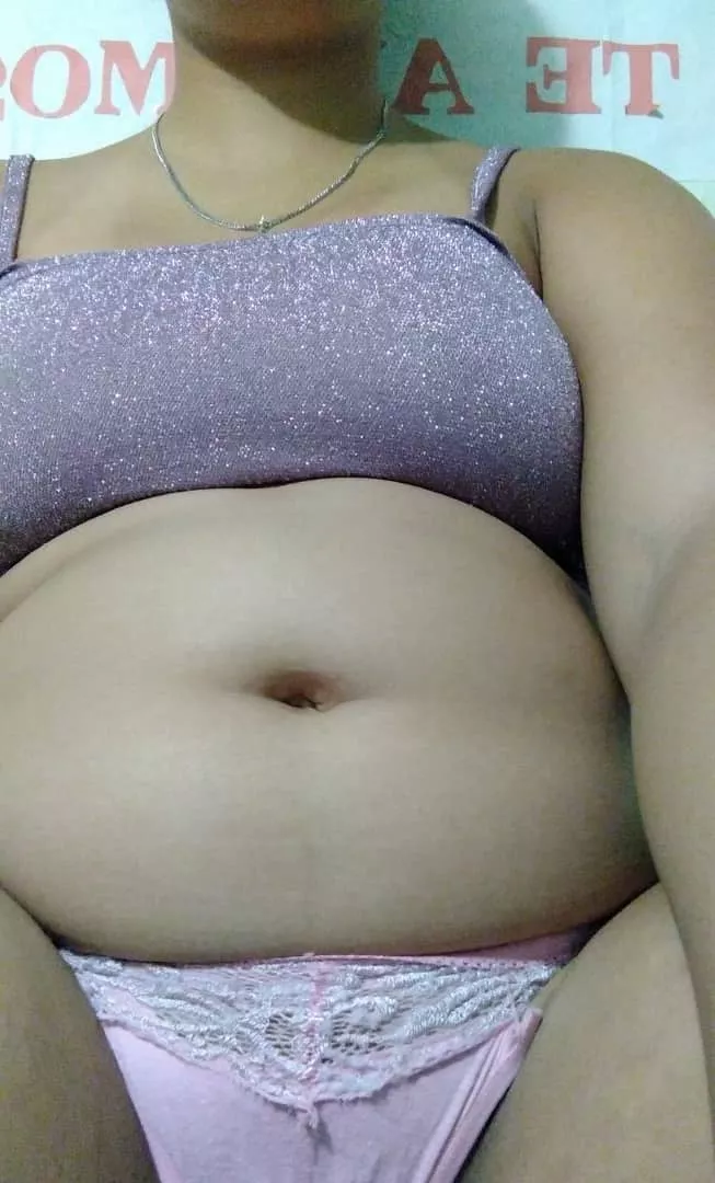 This is how my belly looks without being stuffed .. I want a feeder to help fulfill my wish ðŸ·ðŸ· posted by littlesweetfedee