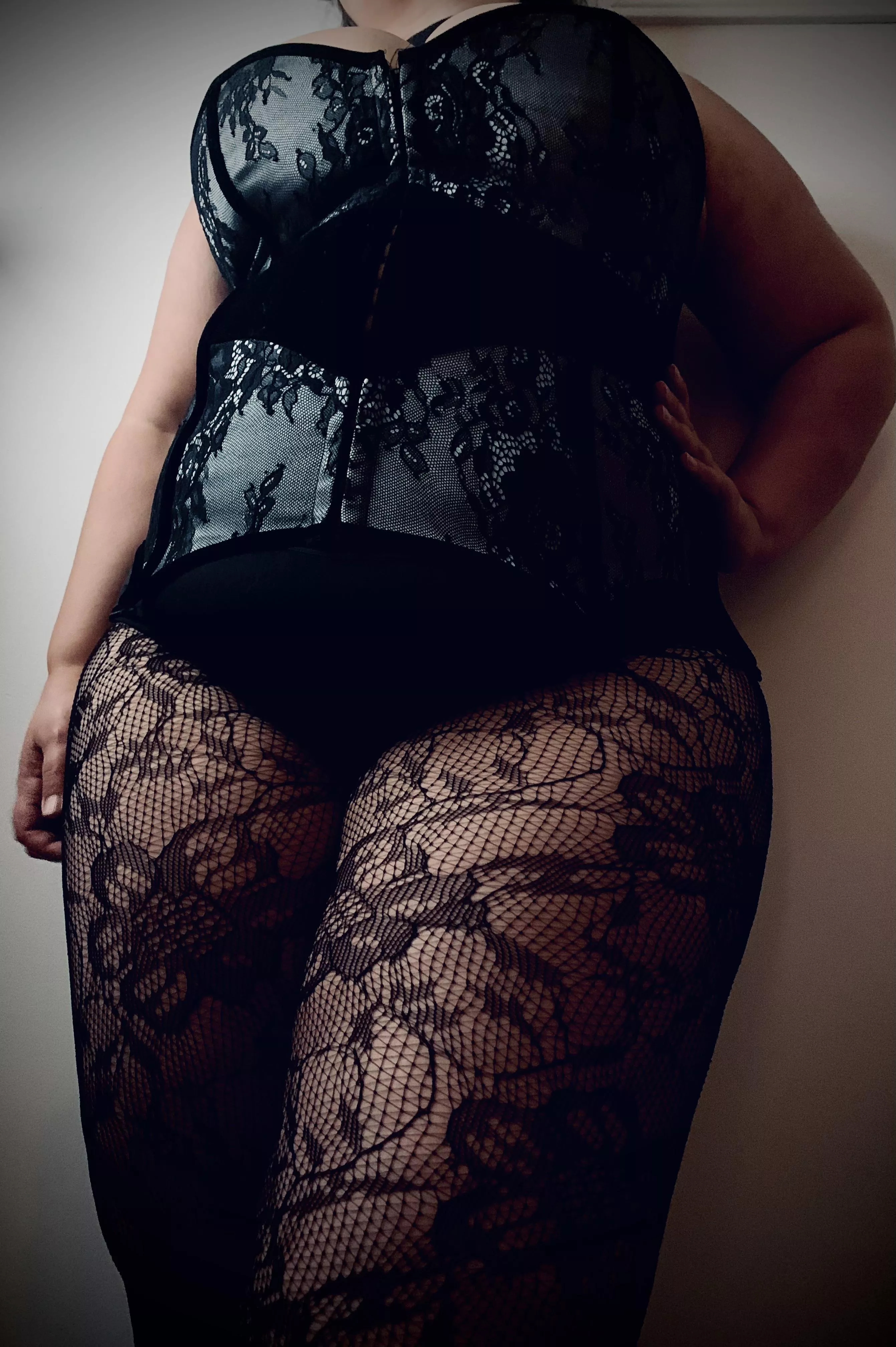 This is your view for worship me Wednesday! Is that a thing? We should make that a thing😏. God I love wearing corsets. posted by FlyingThighHigh