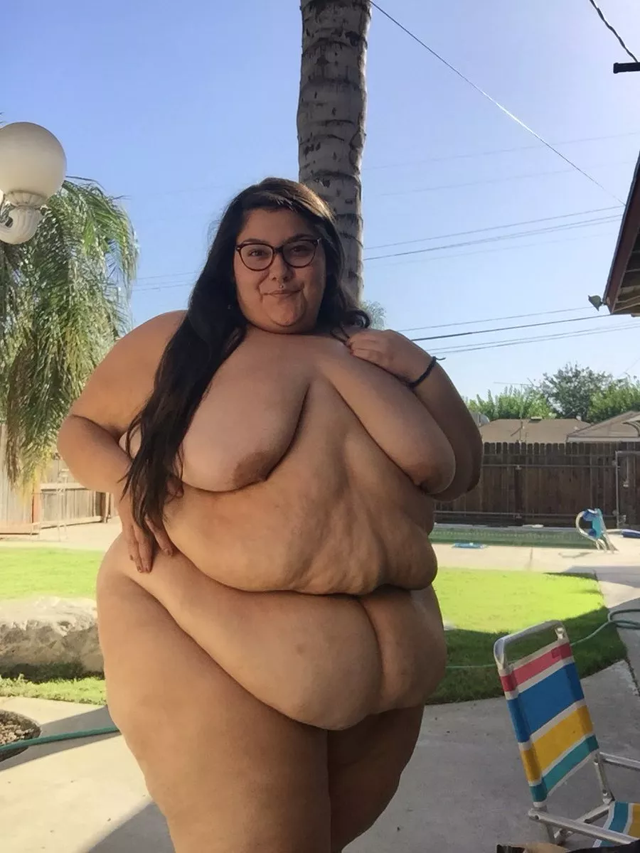 This SSBBW has no worries about going nude in her backyard posted by Udderluvr2020