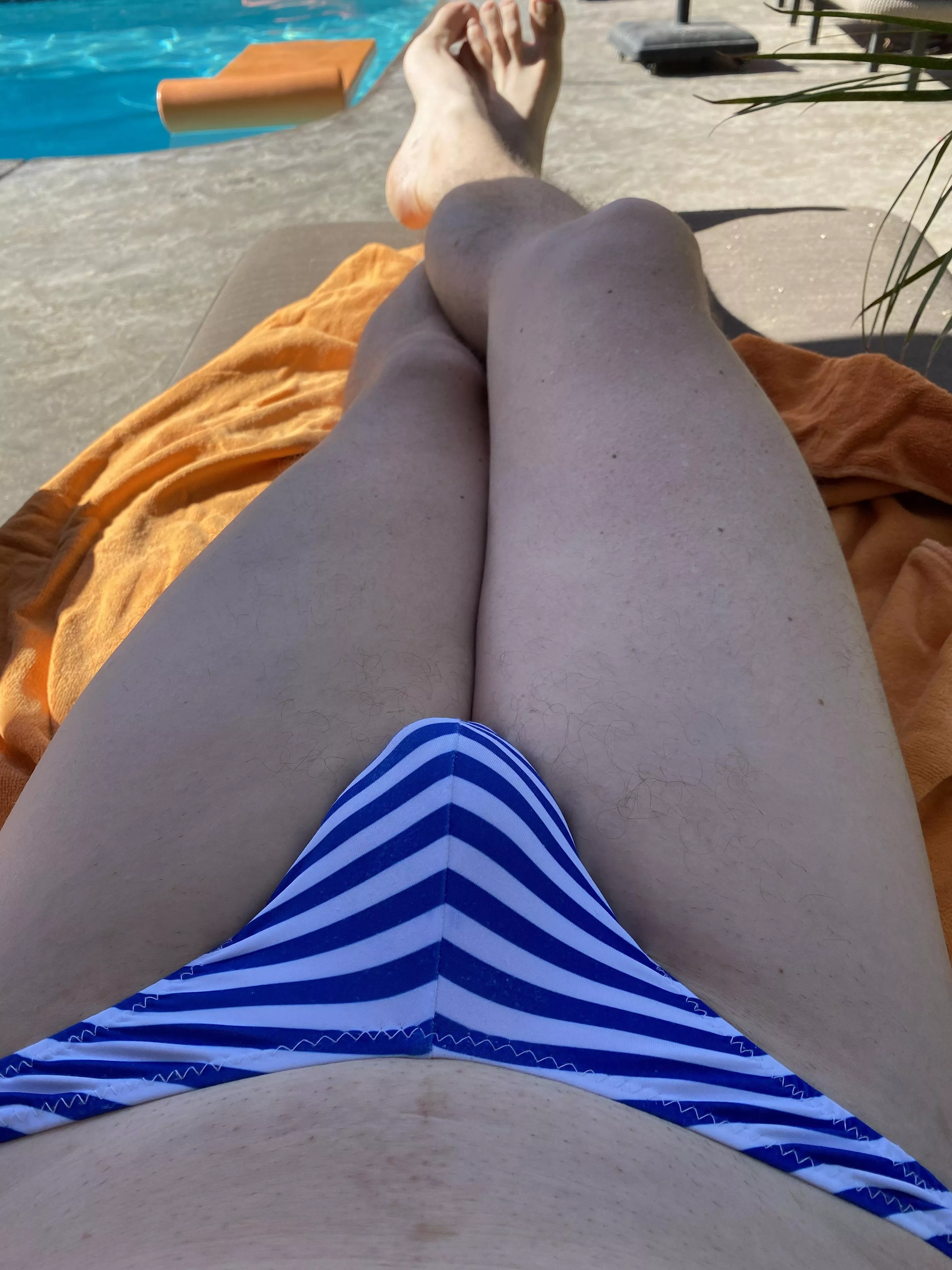 Thonged in Palm Springs posted by cothonger