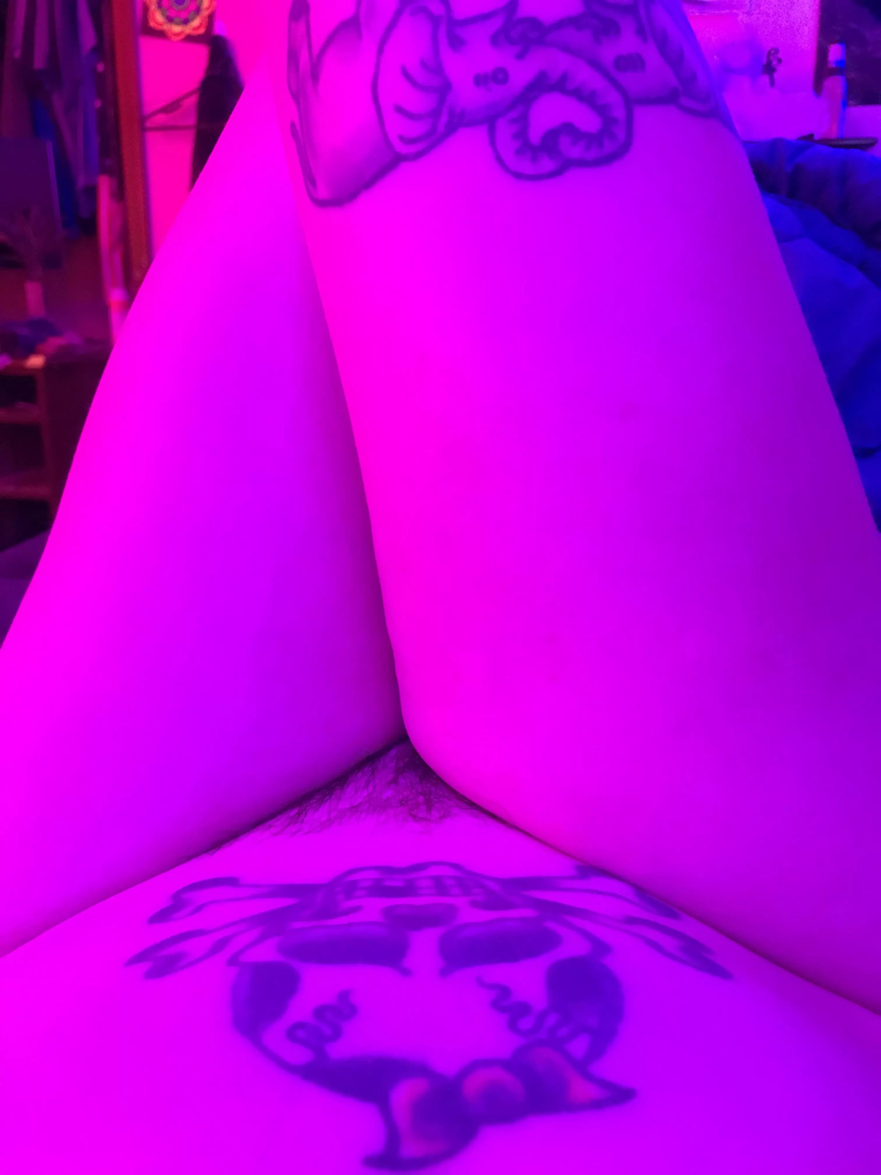 Those black light thighs n tats… posted by KaleNegative227