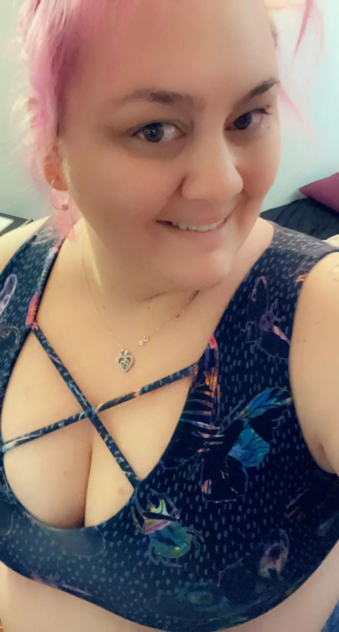 Thought Iâ€™d take a selfie before heading to the gym this morning! Love this crop support where itâ€™s needed! ðŸ˜ posted by bbw_squirter_horny