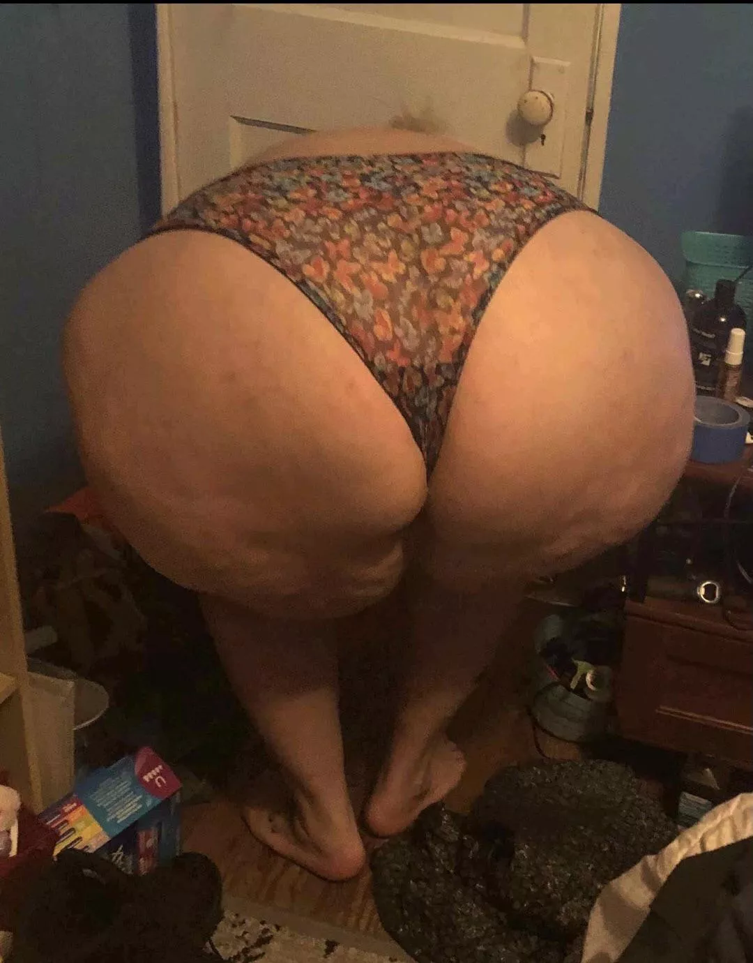 Thought you guys would enjoy this pic I got of this 43 Milf posted by kingof1011