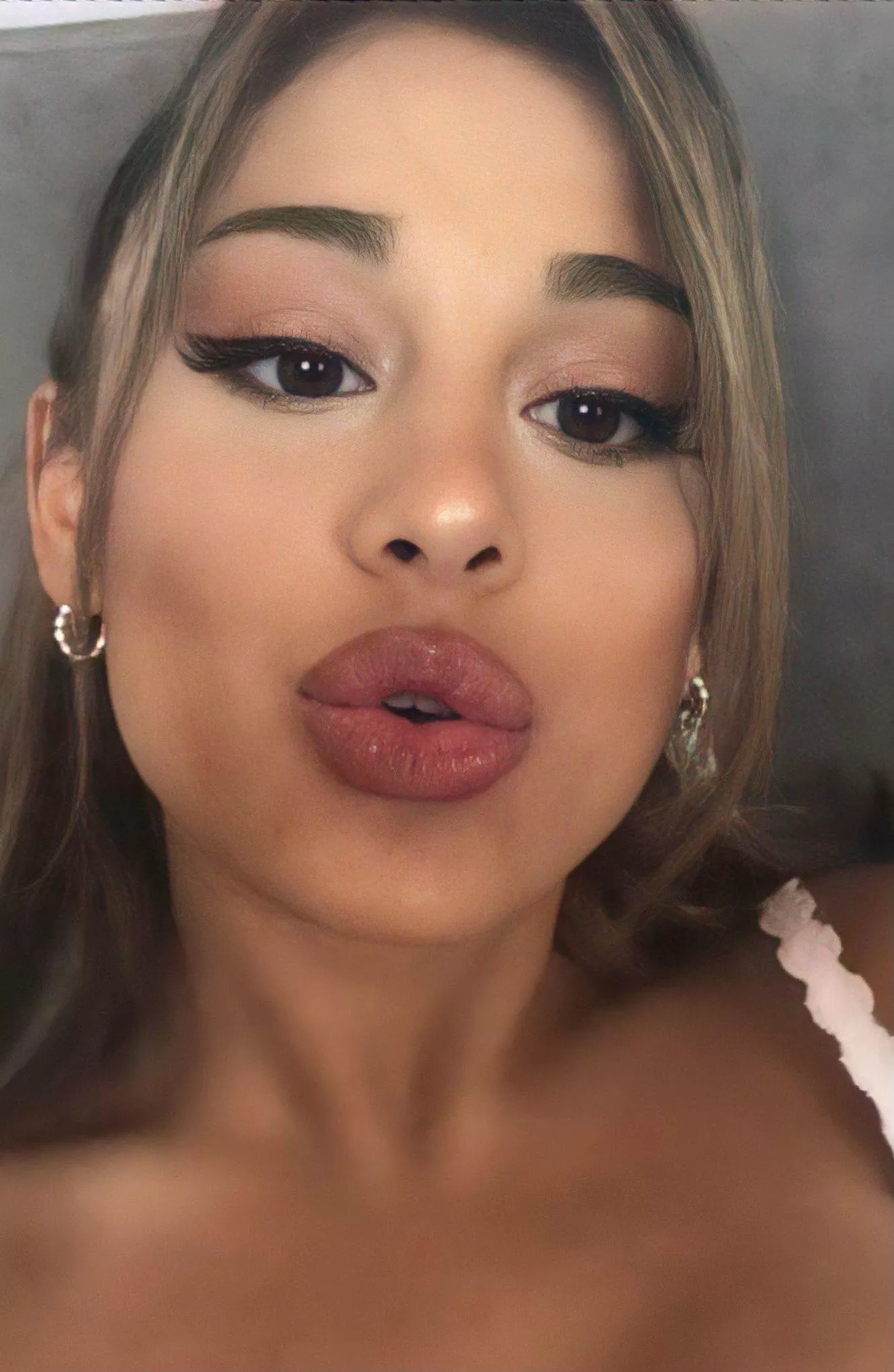 Throbbing for Arianaâ€™s lips so hard rn. That face is better than porn posted by w1400