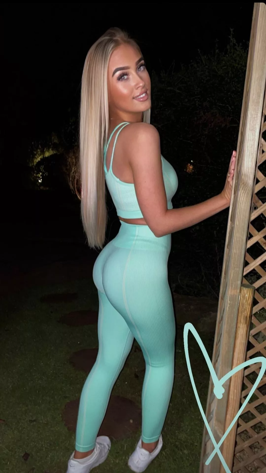 Tight blonde looking all sexy 🥵 posted by jarulee69