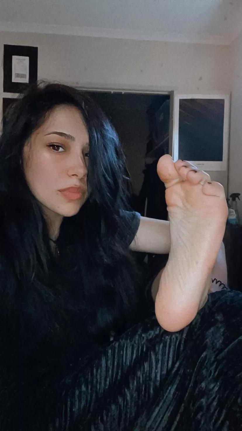 time to smell my soles ✨ posted by ftlydia7