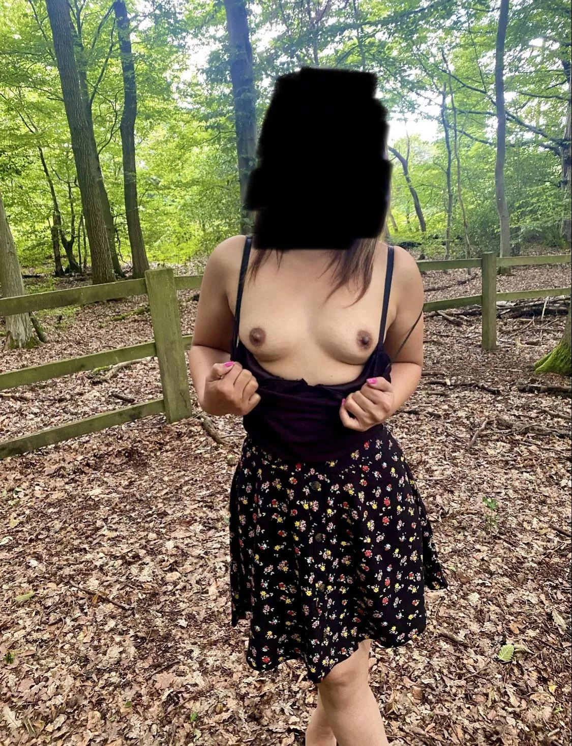 Tits out in the forest 🌳 posted by pakistanislutwife