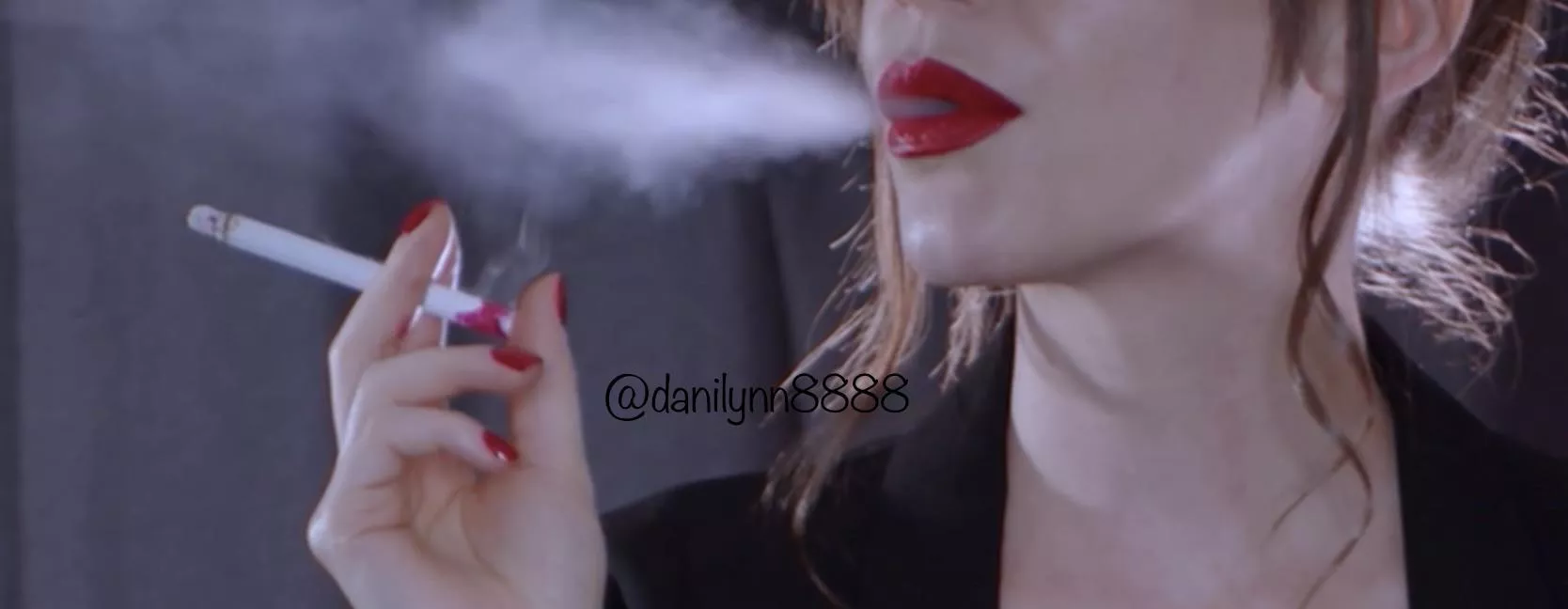 To all my smoke lovers… this one’s for you 💋💨💨💨 posted by DaniLynn8888