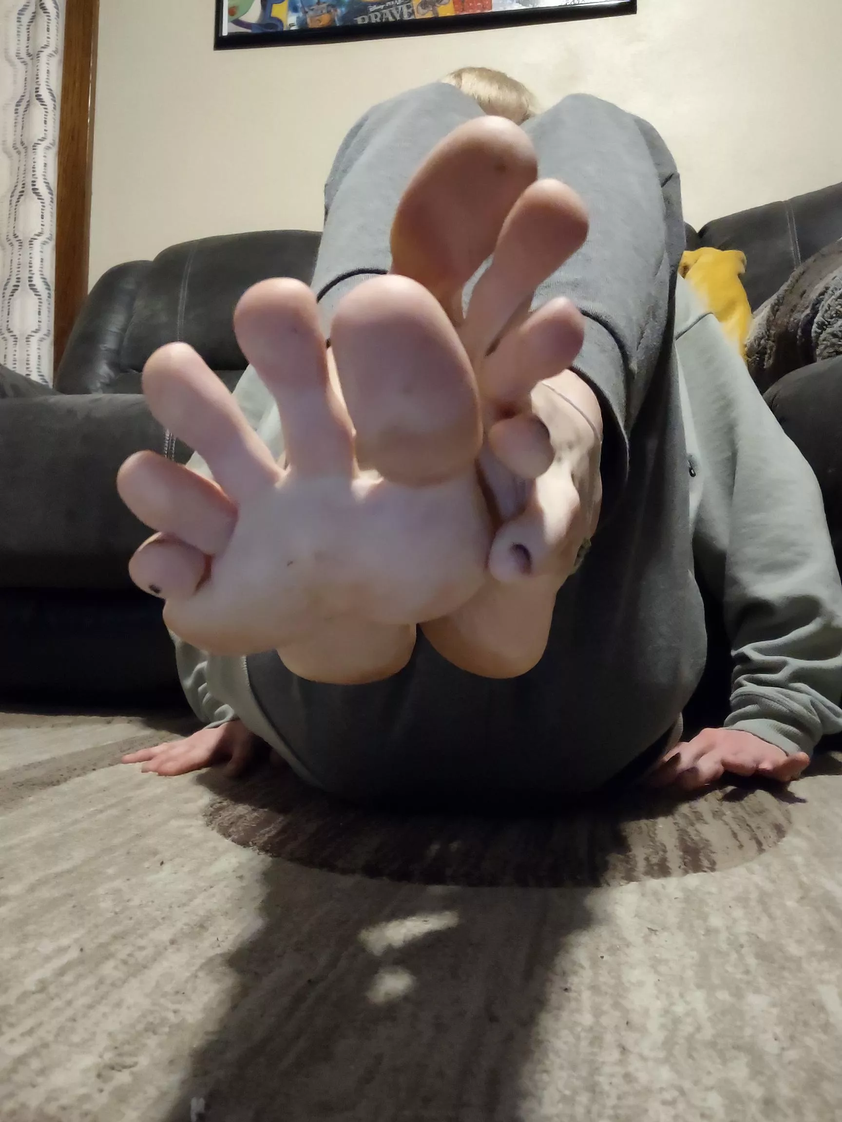 Toes anyone? posted by subdsmfeetreader