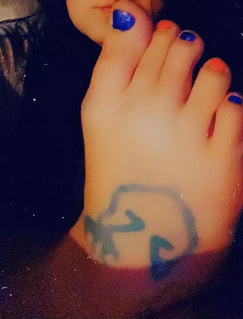 Toes anyone ??? posted by Cutetreats27