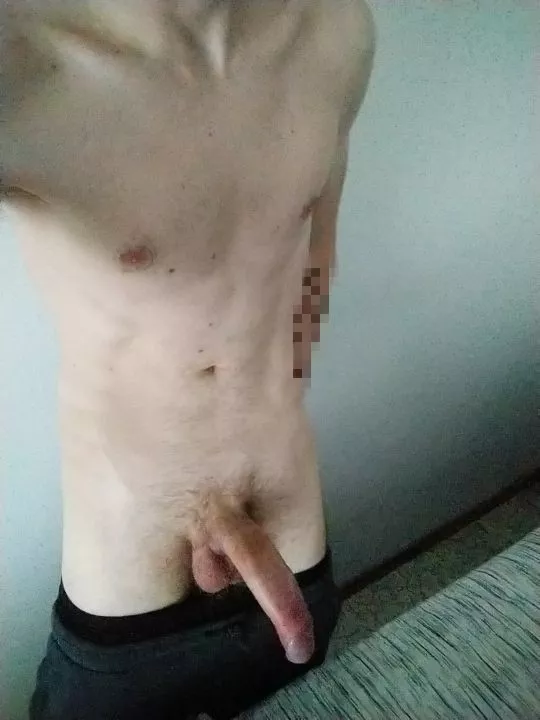 Too hot to stay dressed (M) posted by roomymido