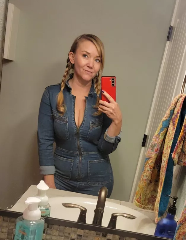 Too much or not enough cleavage? [F48] posted by Crystal_Sunshine_