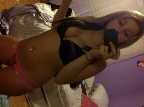 Trading my gorgeous gf (Kik AJG93.) posted by Thebestkind99