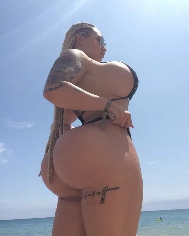 Tremendous Stripper Booty posted by vocazados