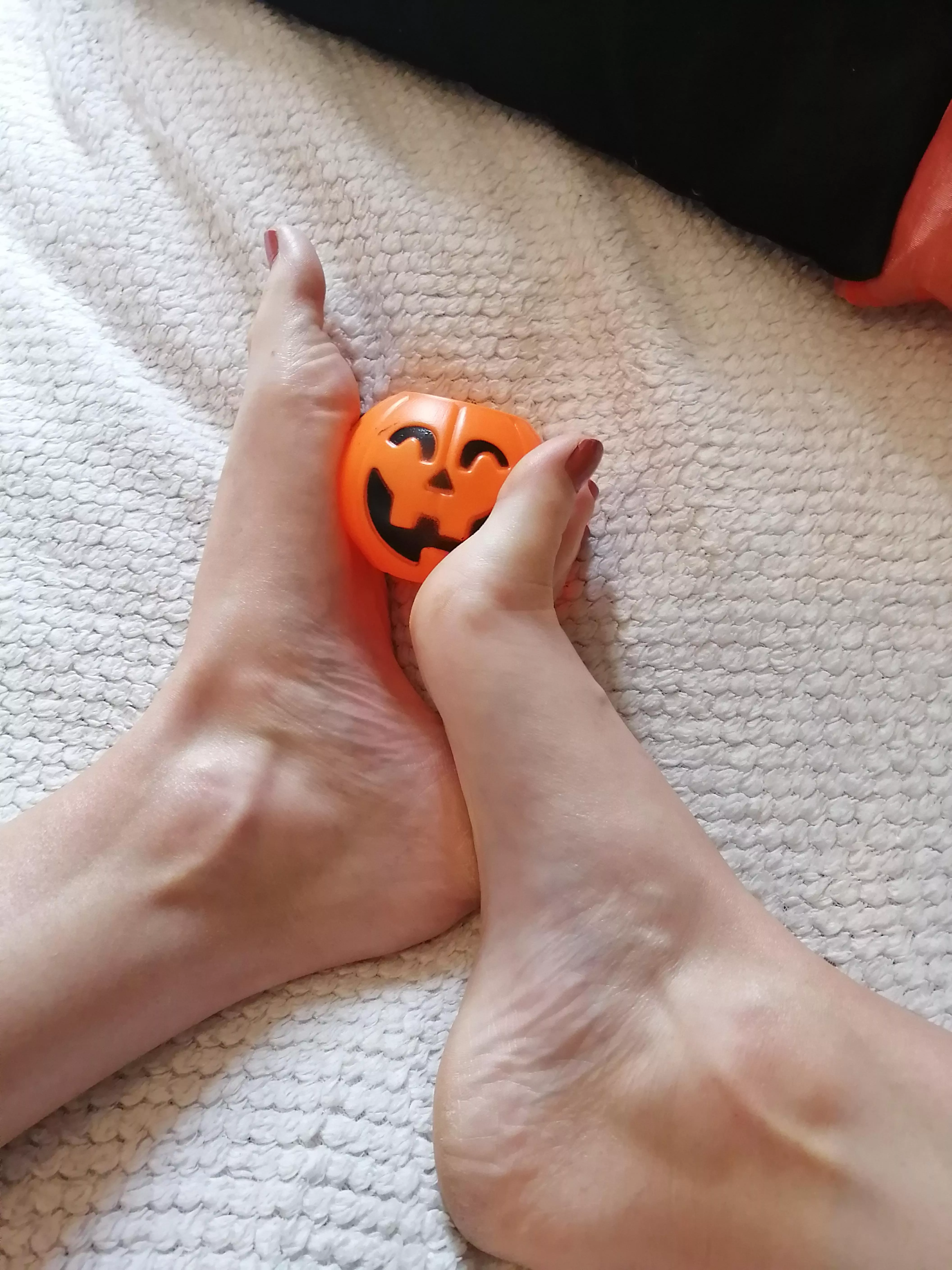 Trick or Treat 🎃🧡👻 posted by Petitefeetof