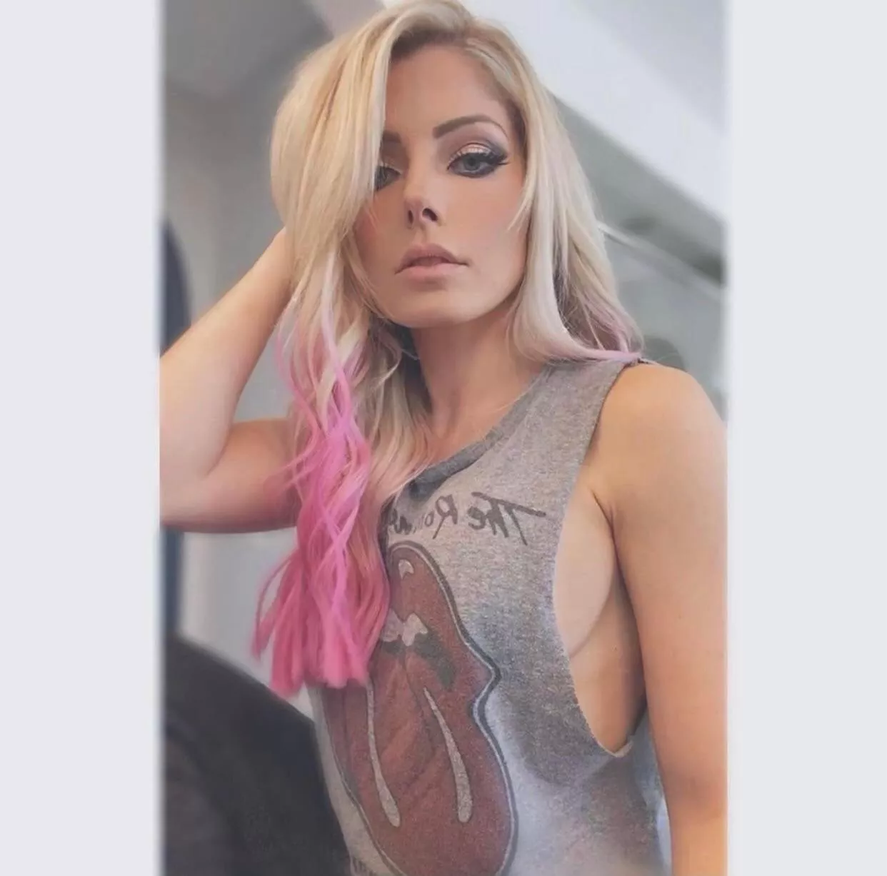 Tried to take a break from stroking to Alexa Bliss for a bit but I can’t resist her. Would love to get teased and obsessed to her posted by Pillow_rocky