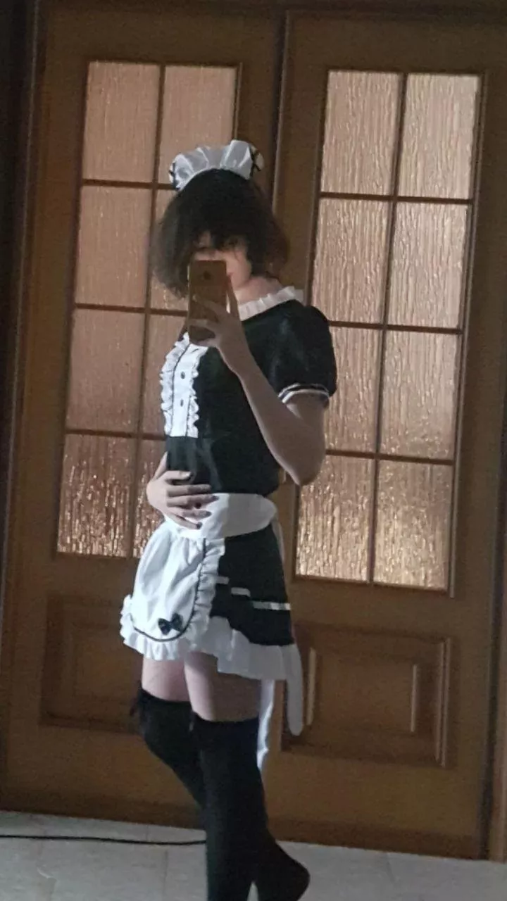 Tried wearing a maid dress. I don't think i look feminine lol posted by WeebR3axt