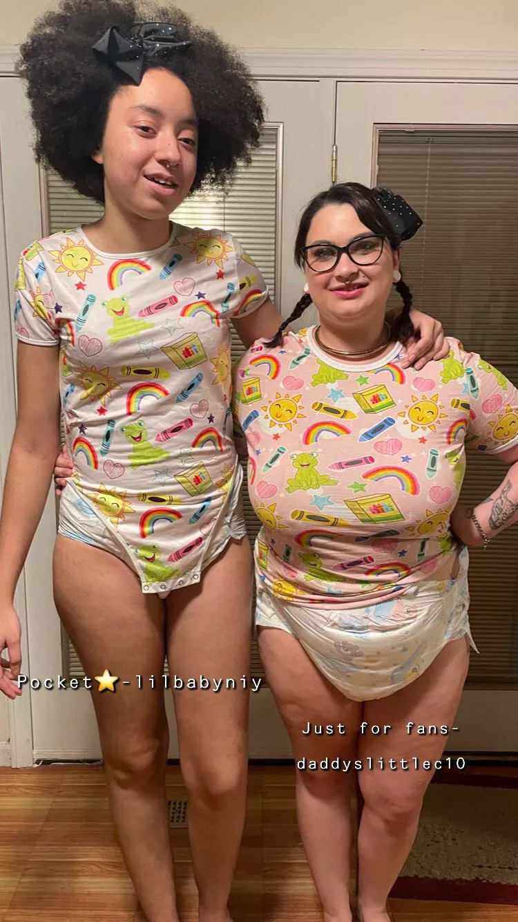 Twinsies 👯‍♀️ posted by Daddyslittlepissbaby