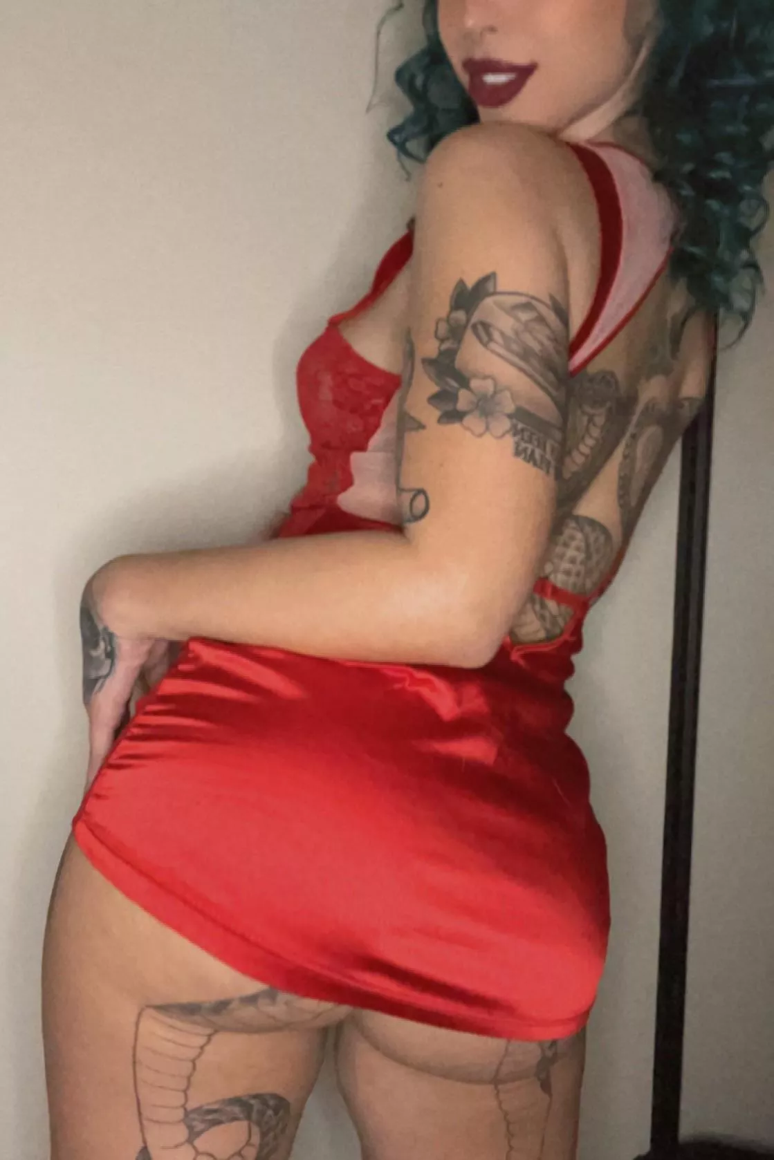 Ughhh I love red with my tattoos posted by MammothOk19