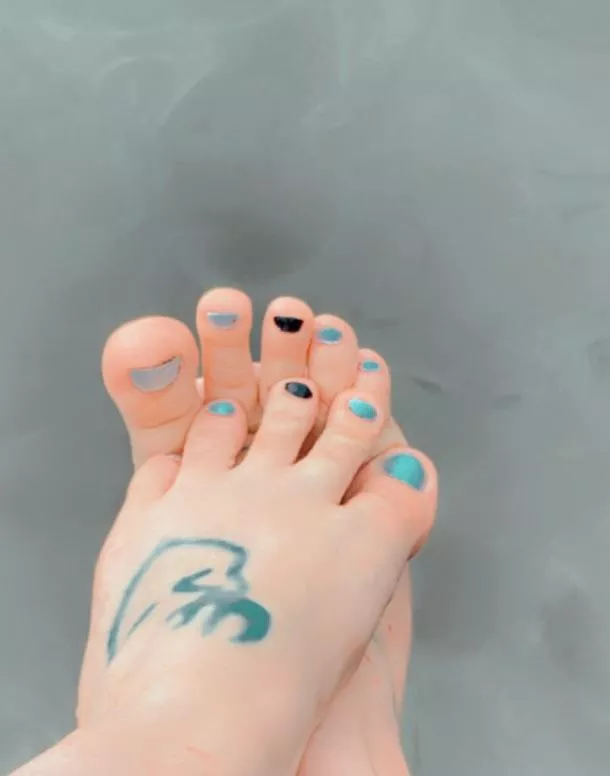 Ugly feet 👣 posted by Cutetreats27