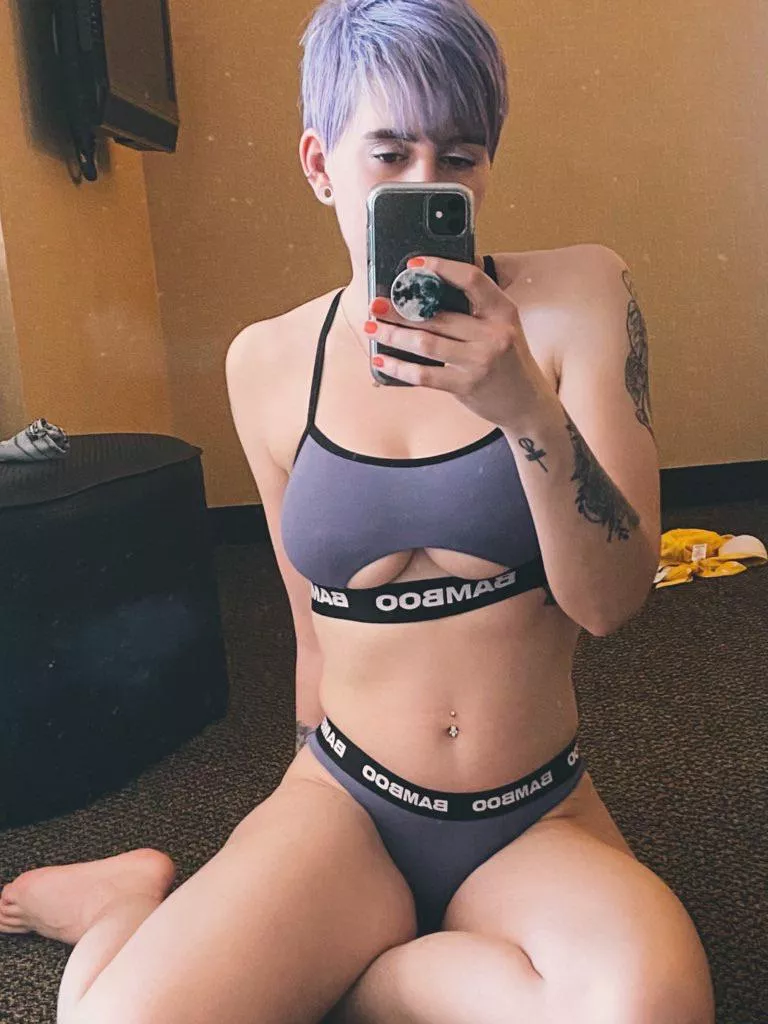 underboob boi 😘 posted by ohhfercute