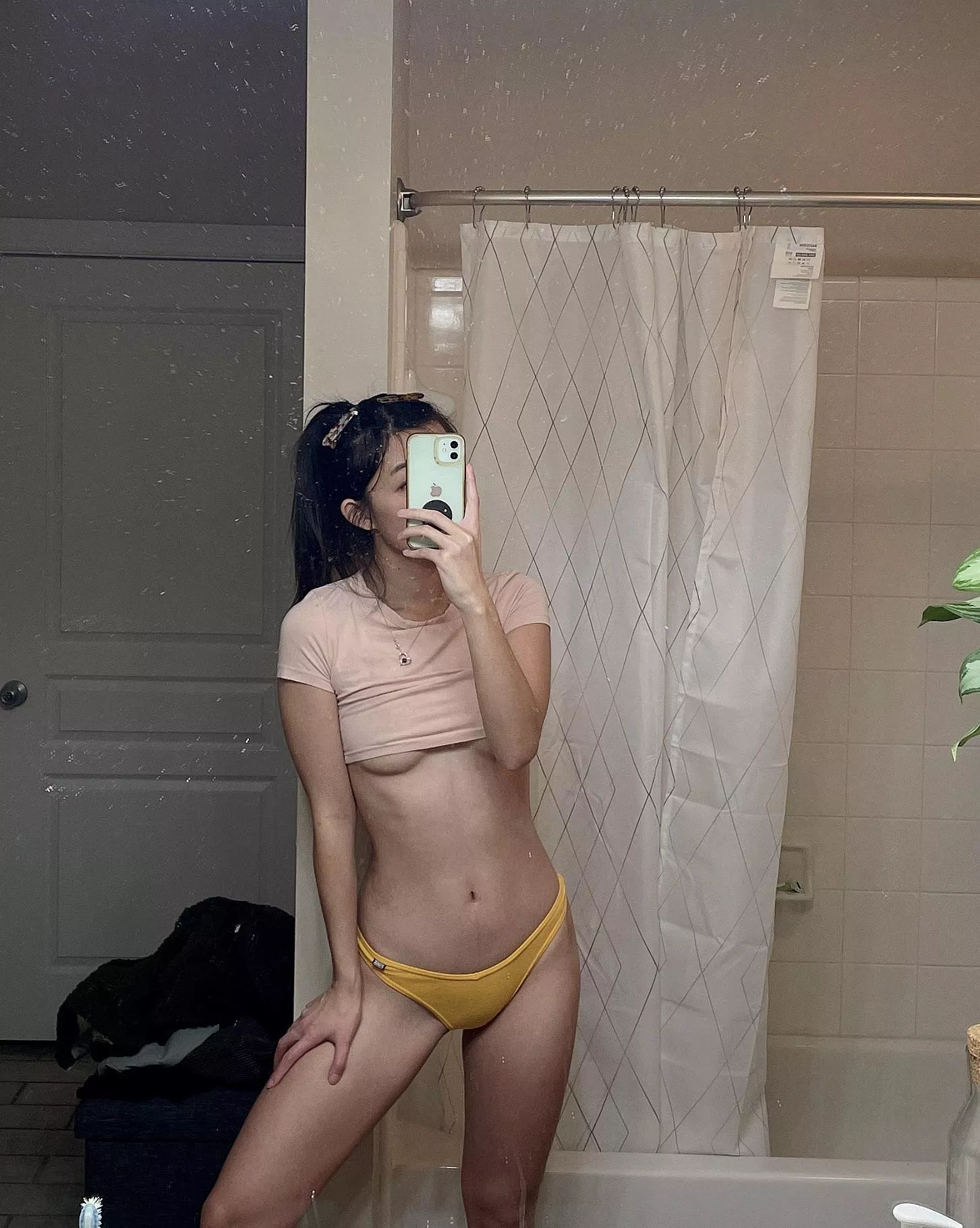 Underboob posted by Lilsquirtz