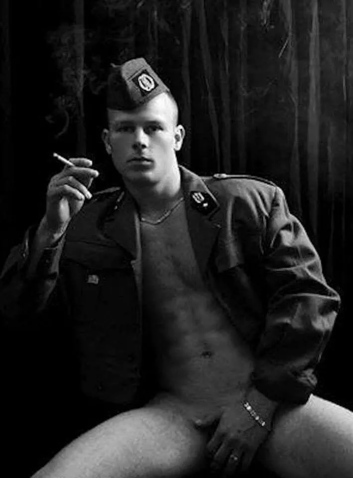 â€œUniformed smokerâ€ ... posted by neilfromsydney2003