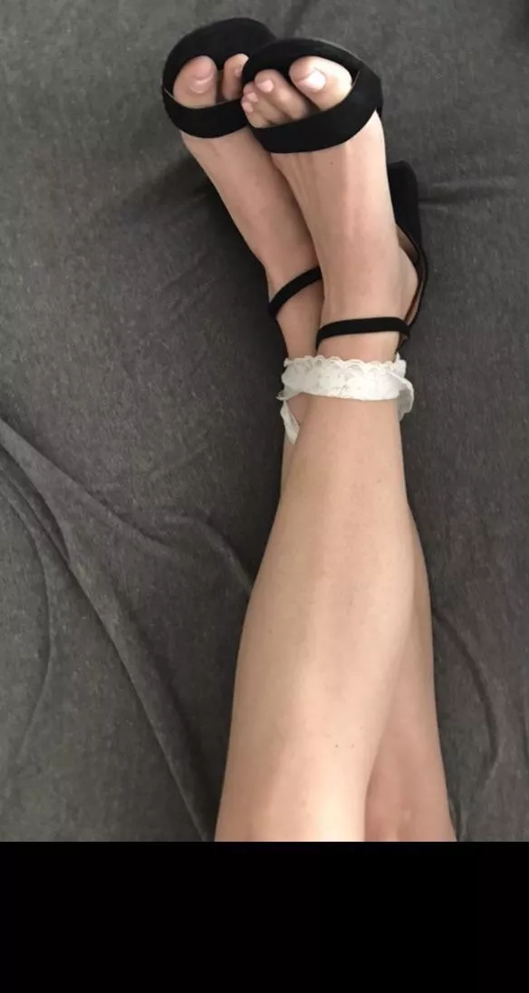 Untie me??😏😏 posted by feetskeeet