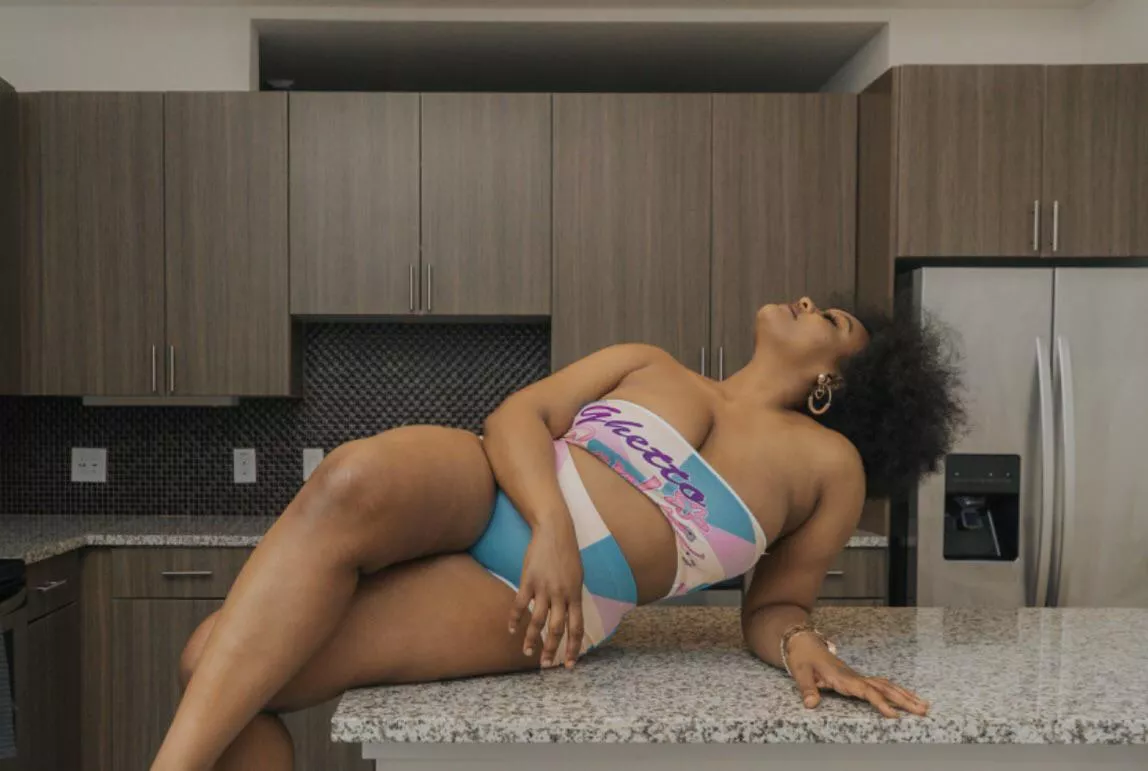 Up if you would fuck this hot ebony queen on the counter 👆🏾 posted by Wowkittyminaj