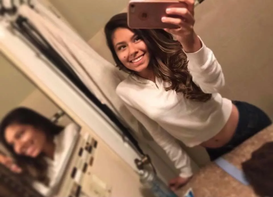 Upvote if you would smash my cousin posted by jaysal99