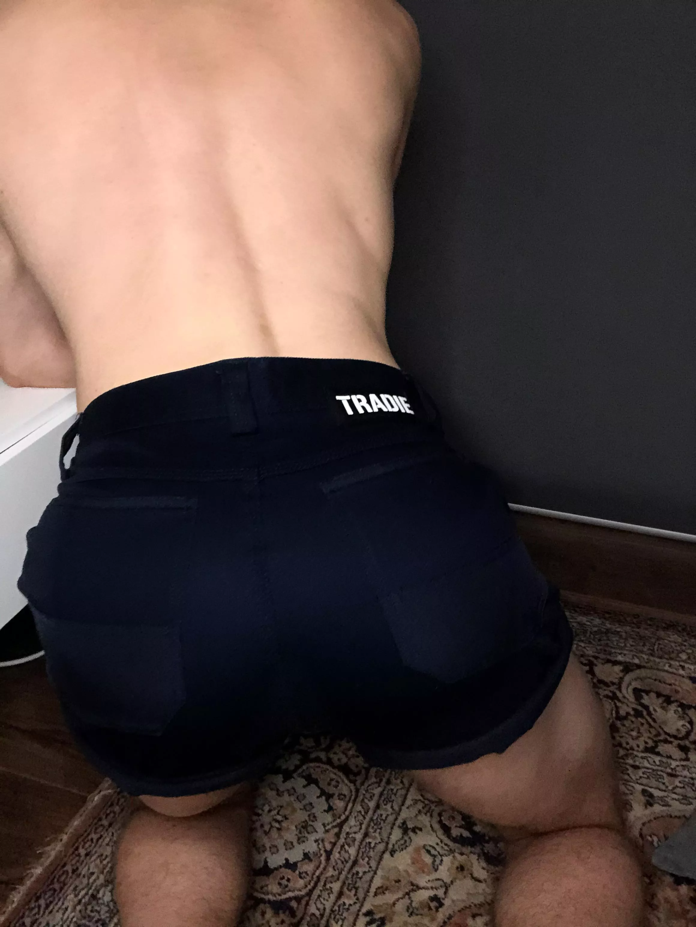 Ur thoughts what would u do with this tradie😈🍑 posted by Thatthickmate