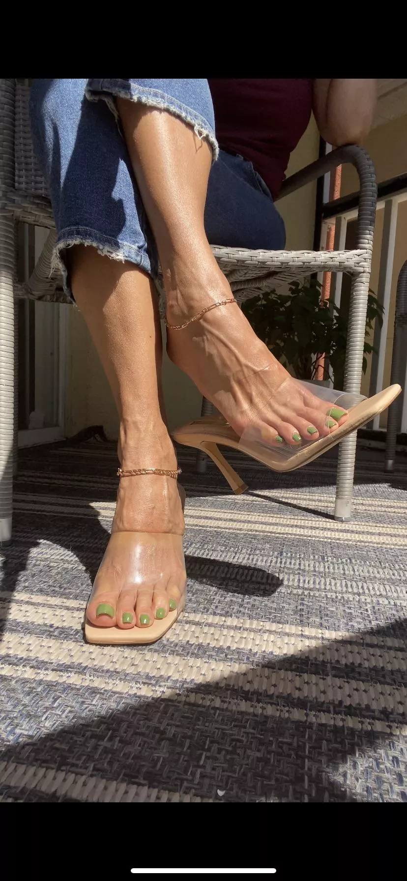 Veiny feet lovers, mature feet posted by suckmytoes3030