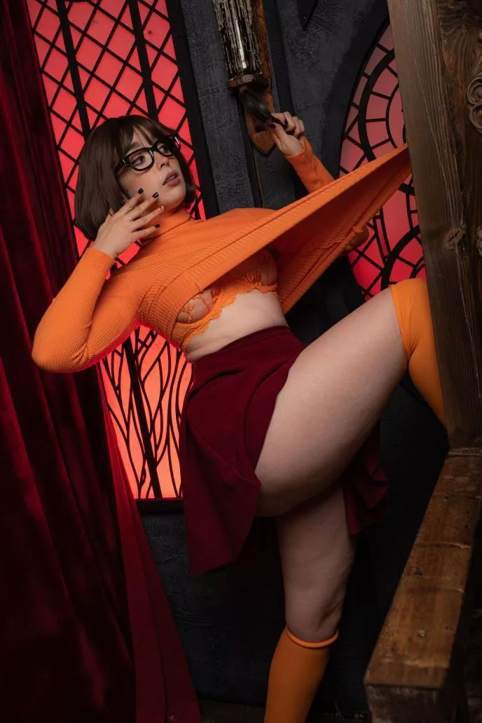 Velma from Scooby-Doo by White Lynx Cosplay posted by TheCoswatcher