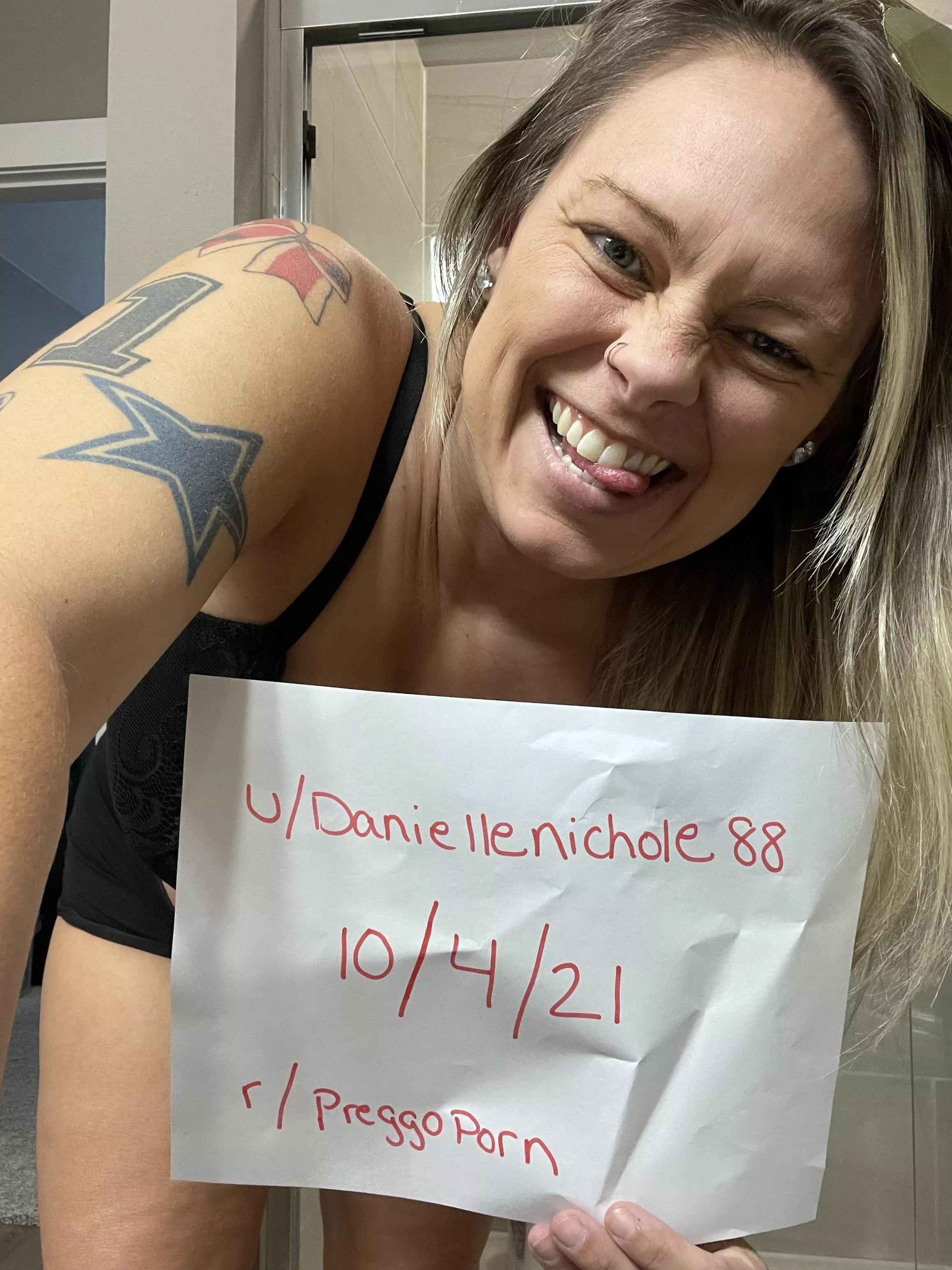 Verification posted by Daniellenichole88