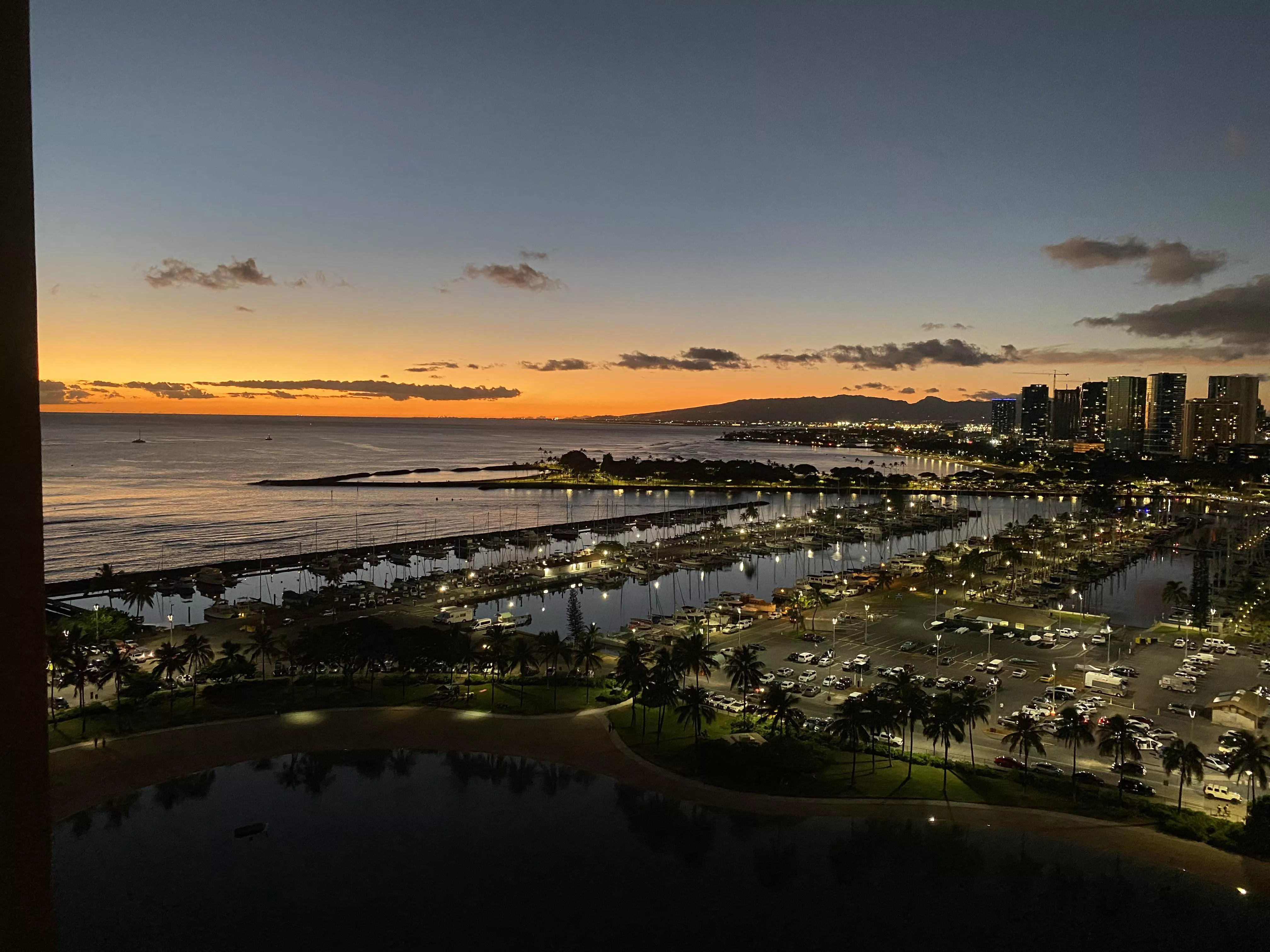 Waikiki at night posted by yoloyolo2626