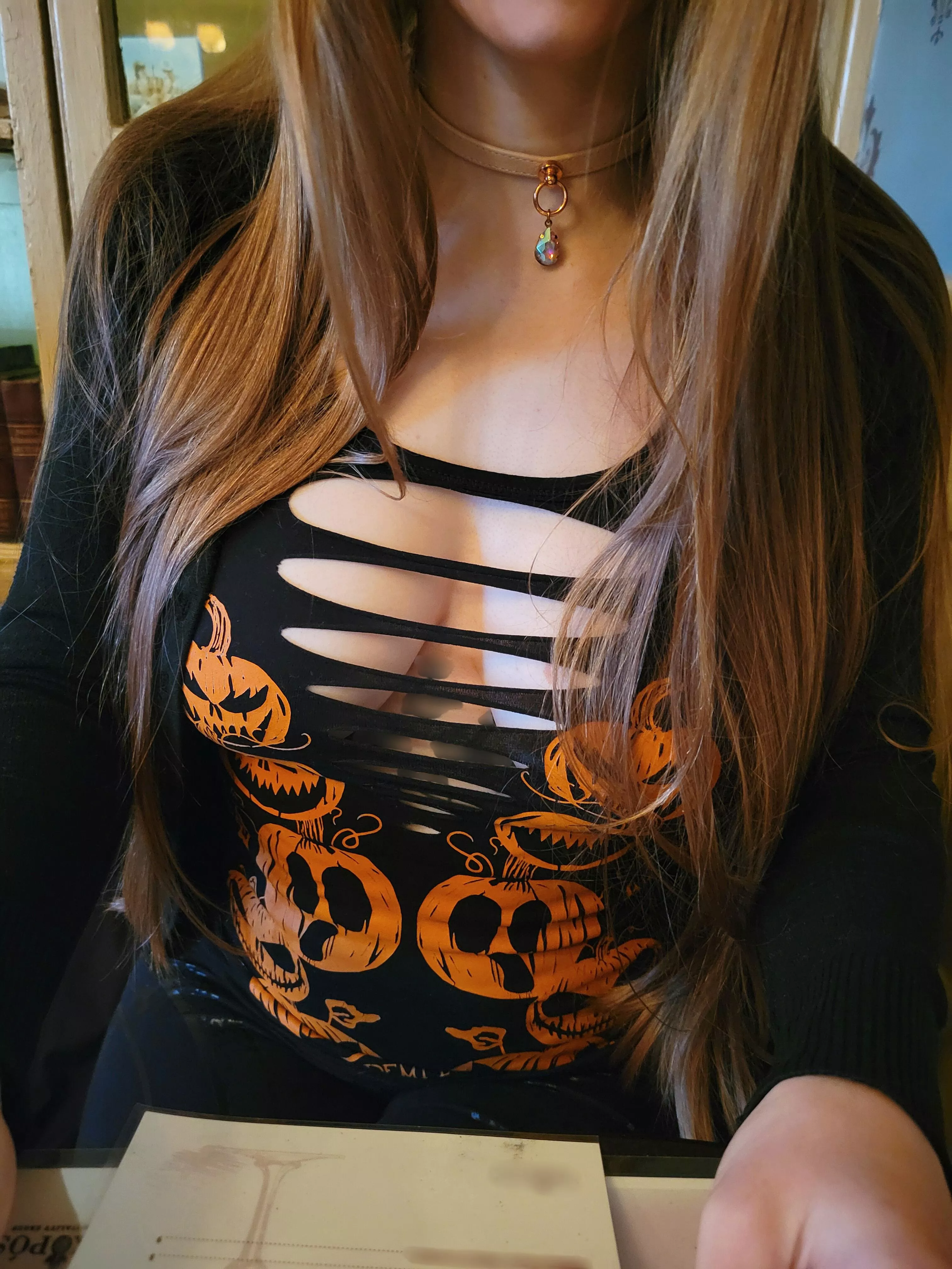 Waiter got quite an eye full with this braless top posted by Durden_Specter