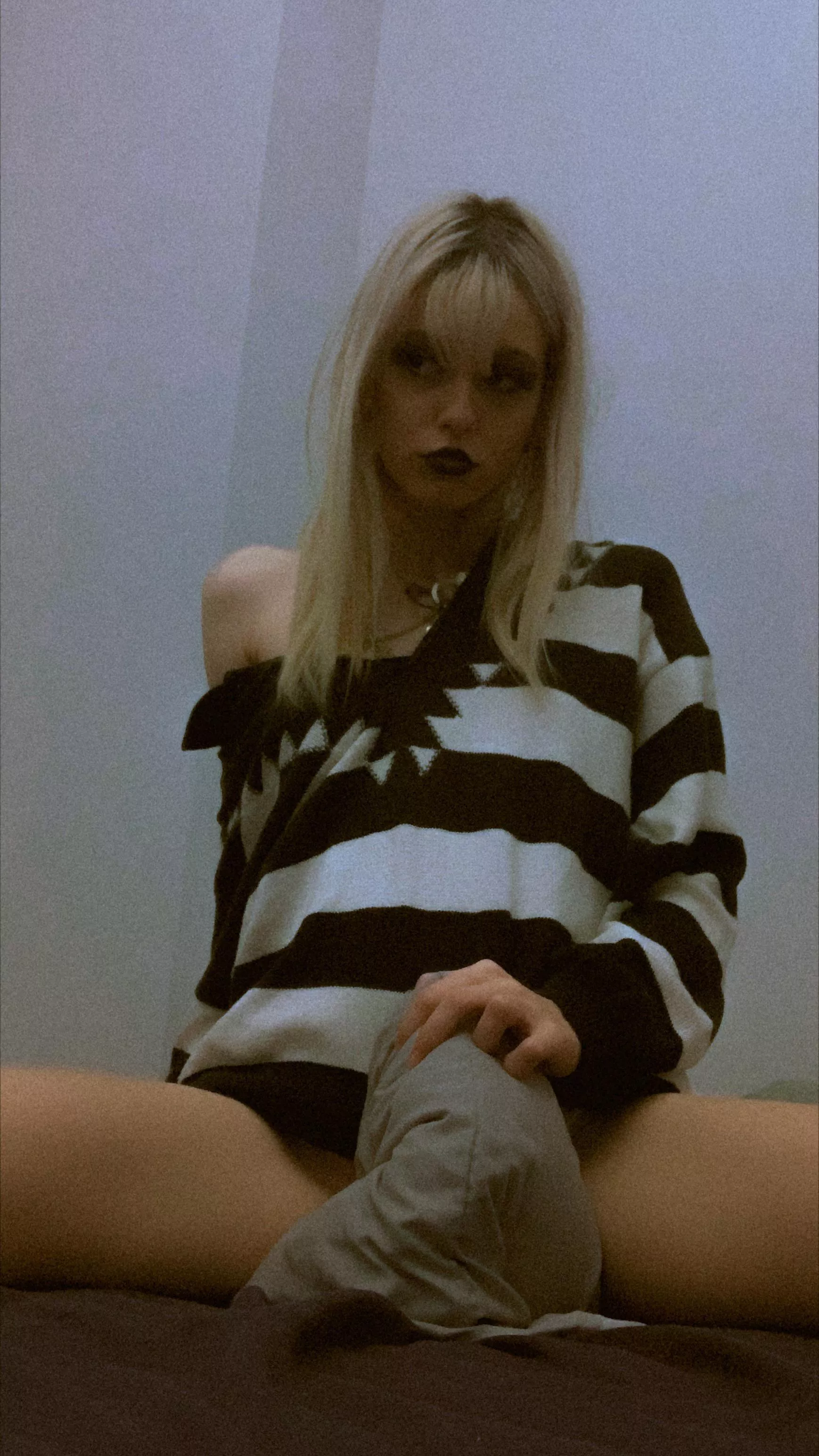 Waiting for u to impress me ♡ 20 F oc posted by caffwinnn