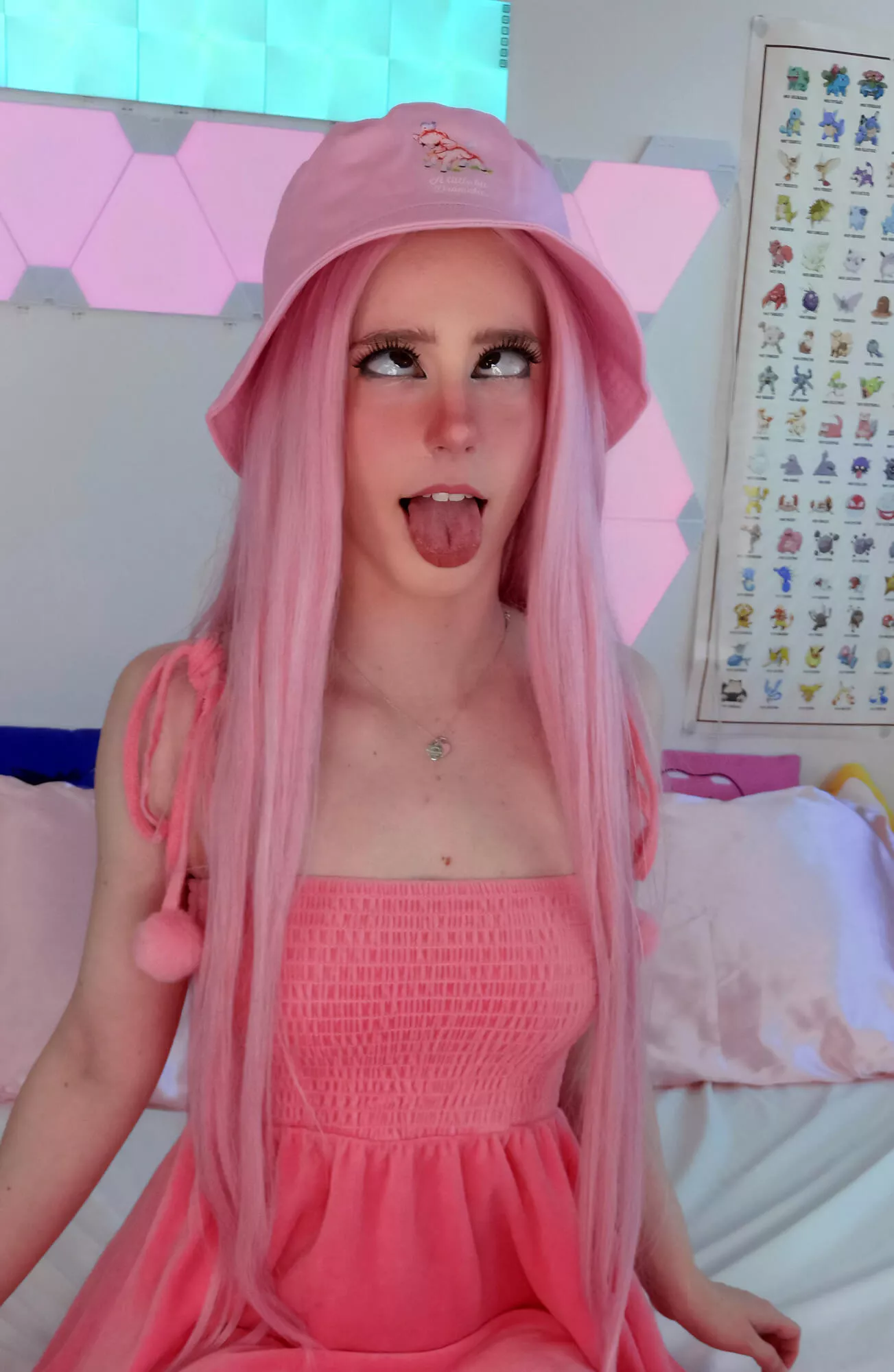 waiting for you 💖😜 posted by lilfakegamer