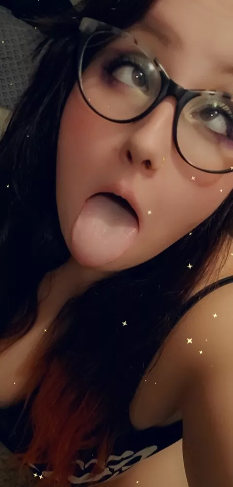 Waiting like a good little cum slut daddyy! posted by luna_eclipswxxx