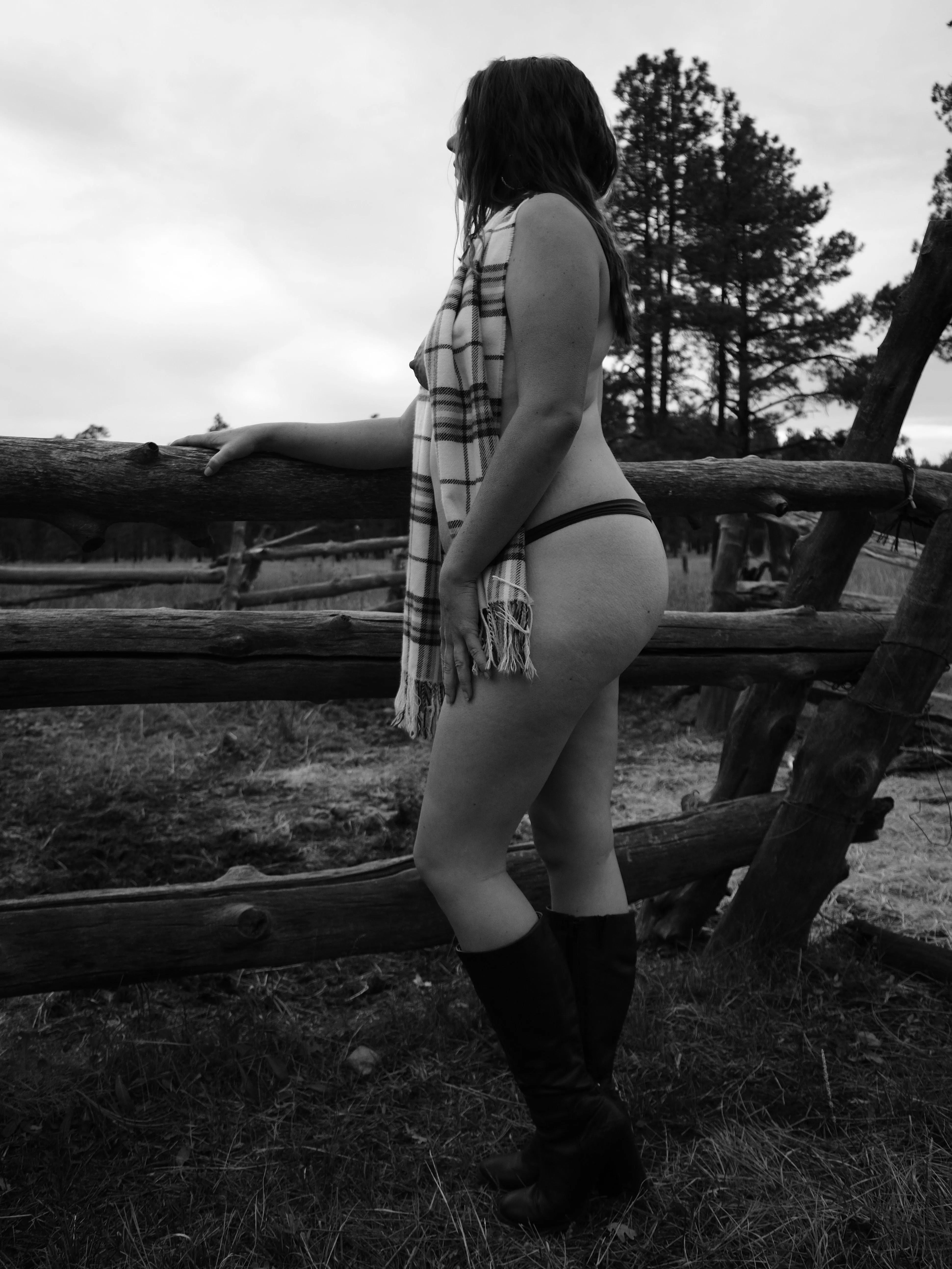 Waiting on her cowboy posted by dirtroadlover420